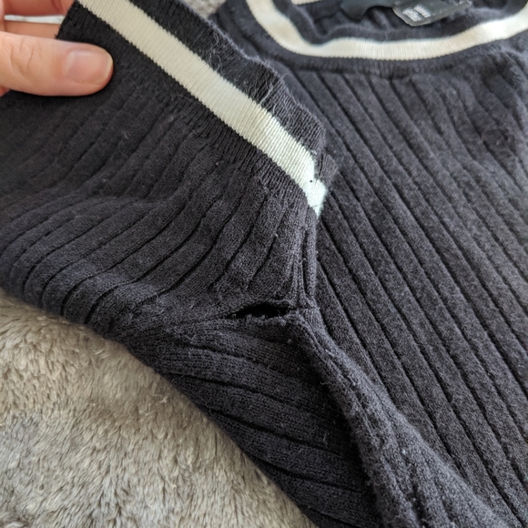 Black and white ribbed ringer crop top - Picture 3 of 3